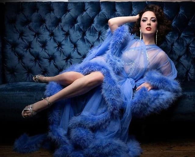 Burlesque Performers performer in costume at an event in the New York metropolitan area (image 5)