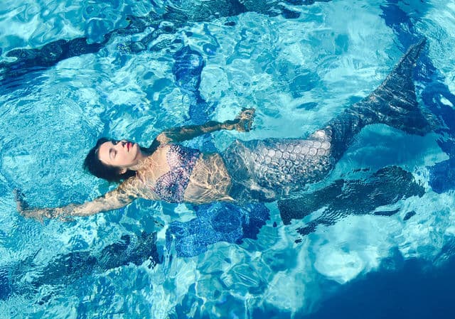 Mermaids performer in costume at an event in the New York metropolitan area (image 3)