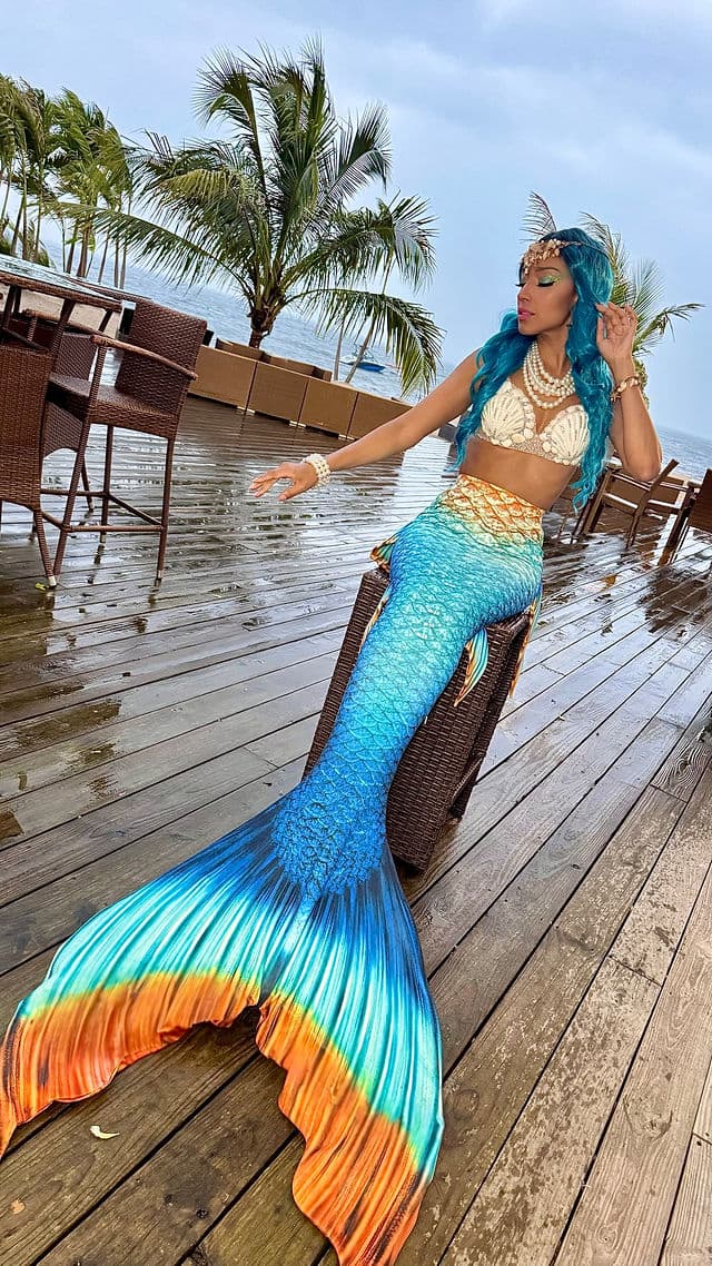 Mermaids performer in costume at an event in the New York metropolitan area (image 4)